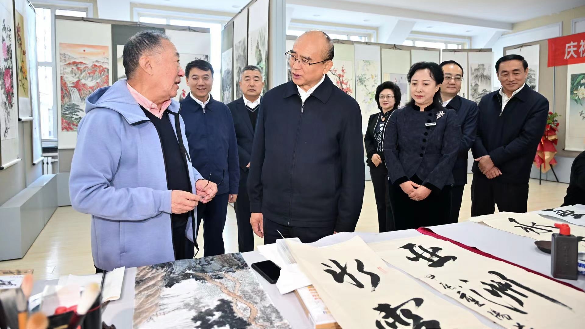 许勤在重阳节看望慰问老年人、老年志愿者和退休干部