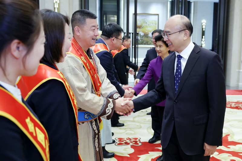 许勤梁惠玲会见我省受表彰的全国民族团结进步模范集体代表和模范个人